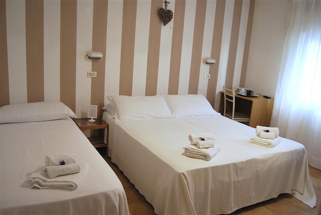 Hotel Abay Ріміні Екстер'єр фото